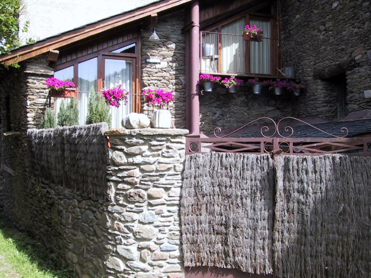 La Llupia Villa Isavarre Exterior photo